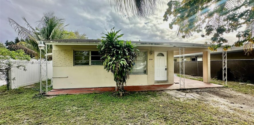 Дом в Холливуд, Флорида 2 спальни, 89.46м2 № 1989822