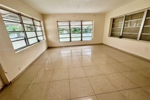 Снять в аренду виллу или дом в Холливуд, Флорида 2 спальни, 89.46м2, № 1989822 - фото 12