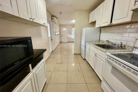 Снять в аренду виллу или дом в Холливуд, Флорида 2 спальни, 89.46м2, № 1989822 - фото 10