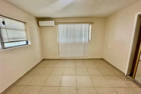 Снять в аренду виллу или дом в Холливуд, Флорида 2 спальни, 89.46м2, № 1989822 - фото 7