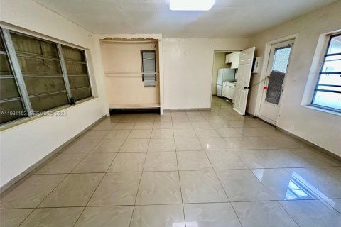 Снять в аренду виллу или дом в Холливуд, Флорида 2 спальни, 89.46м2, № 1989822 - фото 11