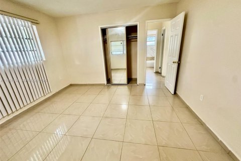 Снять в аренду виллу или дом в Холливуд, Флорида 2 спальни, 89.46м2, № 1989822 - фото 6