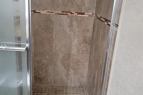 Condo in Doral, Florida, 1 bedroom  № 2002783 - photo 2