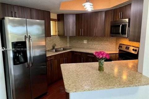 Condo in Doral, Florida, 1 bedroom  № 2002783