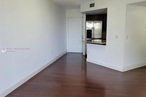 Condo in Doral, Florida, 1 bedroom  № 2002783 - photo 3