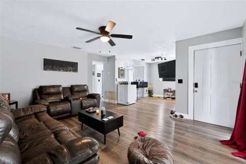 Immobilier commercial à vendre à Largo, Floride: 4 chambres, 190.73 m2 № 2419713 - photo 3