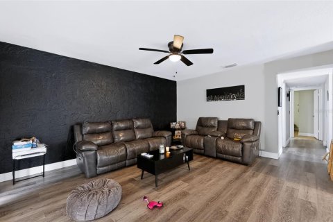 Immobilier commercial à vendre à Largo, Floride: 4 chambres, 190.73 m2 № 2419713 - photo 8