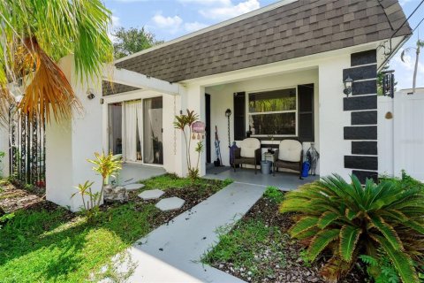 Immobilier commercial à vendre à Largo, Floride: 4 chambres, 190.73 m2 № 2419713 - photo 2