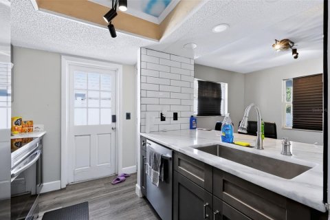 Immobilier commercial à vendre à Largo, Floride: 4 chambres, 190.73 m2 № 2419713 - photo 11