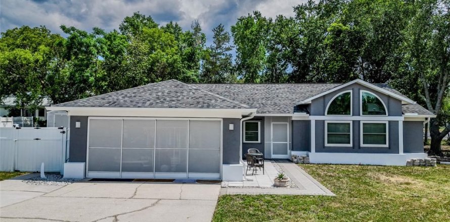Villa ou maison à Spring Hill, Floride 4 chambres, 152.17 m2 № 2107642