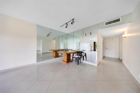 Купить кондоминиум в Помпано-Бич, Флорида 3 комнаты, 83.61м2, № 2085054 - фото 10