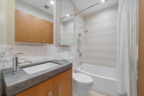 Casa en venta en Coral Gables, Florida, 4 dormitorios, 333.43 m2 № 2006434 - foto 23