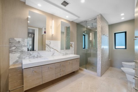 Casa en venta en Coral Gables, Florida, 4 dormitorios, 333.43 m2 № 2006434 - foto 19