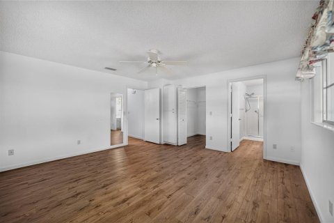 House in Ocala, Florida 2 bedrooms, 162.39 sq.m. № 2235569 - photo 21