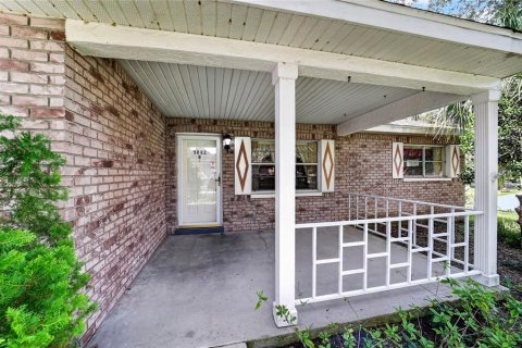 House in Ocala, Florida 2 bedrooms, 162.39 sq.m. № 2235569 - photo 7