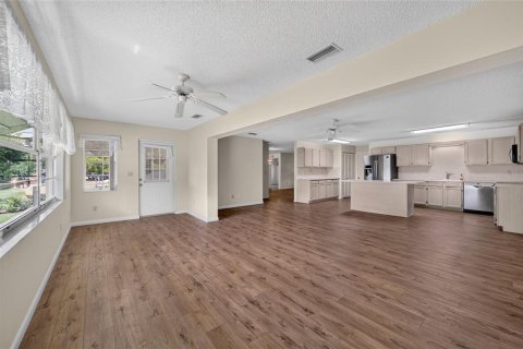 House in Ocala, Florida 2 bedrooms, 162.39 sq.m. № 2235569 - photo 19