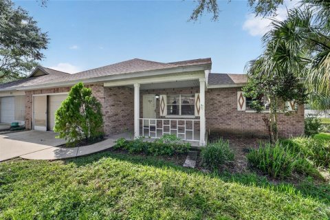 House in Ocala, Florida 2 bedrooms, 162.39 sq.m. № 2235569 - photo 6