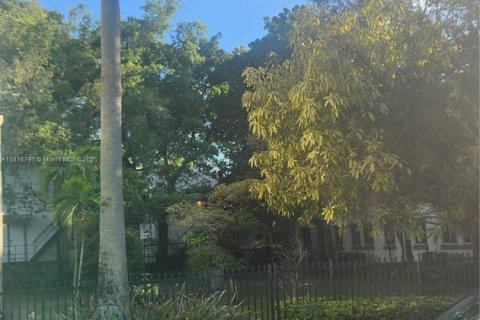 Commercial property in Miami, Florida № 1770671 - photo 4