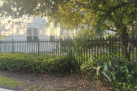 Commercial property in Miami, Florida № 1770671 - photo 5