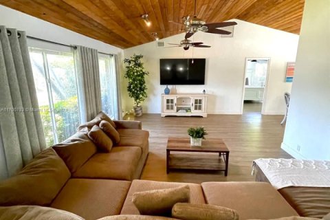 Снять в аренду виллу или дом в Бойнтон-Бич, Флорида 3 спальни, 205.41м2, № 1973377 - фото 3