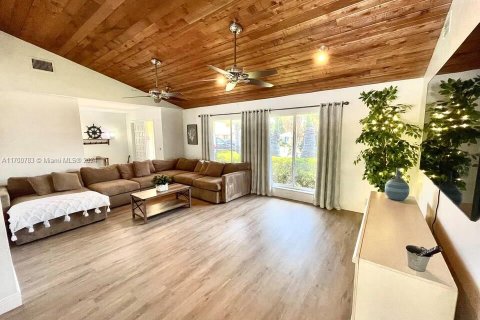 Снять в аренду виллу или дом в Бойнтон-Бич, Флорида 3 спальни, 205.41м2, № 1973377 - фото 2