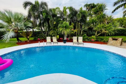 Снять в аренду виллу или дом в Бойнтон-Бич, Флорида 3 спальни, 205.41м2, № 1973377 - фото 1