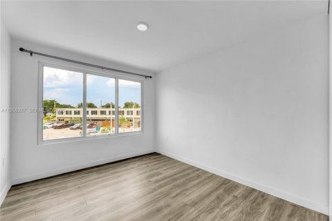 Купить виллу или дом в Хомстед, Флорида 4 спальни, 133.22м2, № 2027981 - фото 21