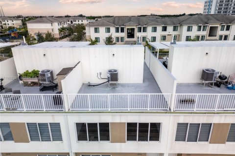 Купить виллу или дом в Хомстед, Флорида 4 спальни, 133.22м2, № 2027981 - фото 25