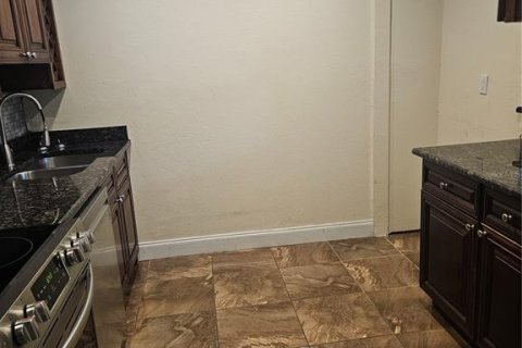 Casa en venta en Tampa, Florida, 3 dormitorios, 126.72 m2 № 1908755 - foto 11