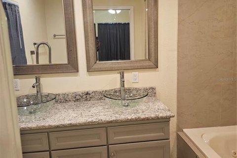 Casa en venta en Tampa, Florida, 3 dormitorios, 126.72 m2 № 1908755 - foto 26