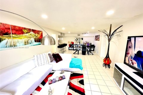 Condominio en venta en Miami, Florida, 2 dormitorios, 117.24 m2 № 1937504 - foto 1