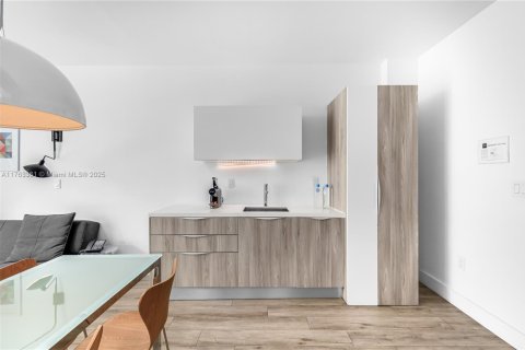 Condo in Miami Beach, Florida, 1 bedroom  № 1867273 - photo 14