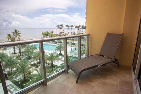 Condominio en alquiler en Hollywood, Florida, 1 dormitorio, 69.21 m2 № 1888971 - foto 7