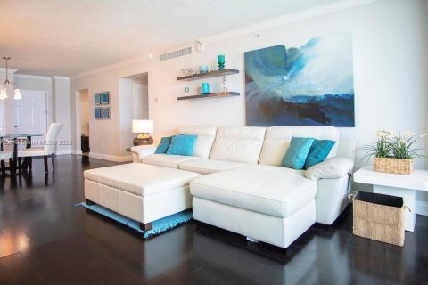Condo in Hollywood, Florida, 1 bedroom  № 1888971 - photo 3