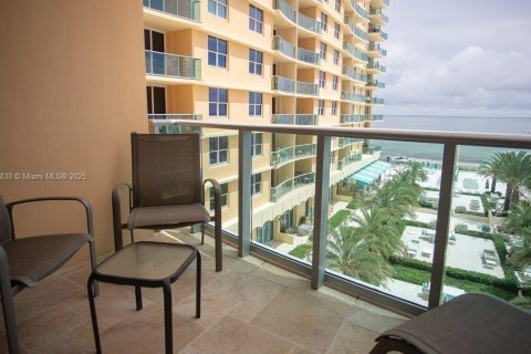 Condo in Hollywood, Florida, 1 bedroom  № 1888971 - photo 6
