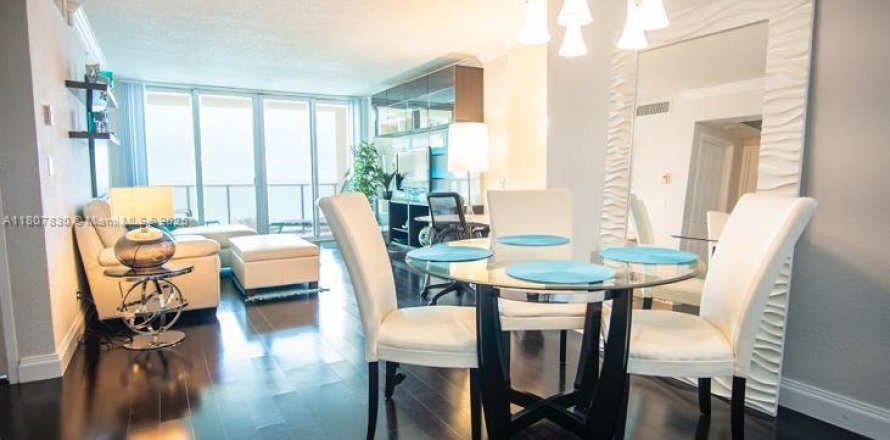 Condo in Hollywood, Florida, 1 bedroom № 1888971
