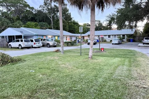 Commercial property in Edgewater, Florida 7 bedrooms, 257.53 sq.m. № 1886026 - photo 1
