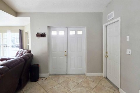 House in Clewiston, Florida 4 bedrooms, 145.48 sq.m. № 1999428 - photo 20