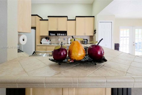 House in Clewiston, Florida 4 bedrooms, 145.48 sq.m. № 1999428 - photo 15