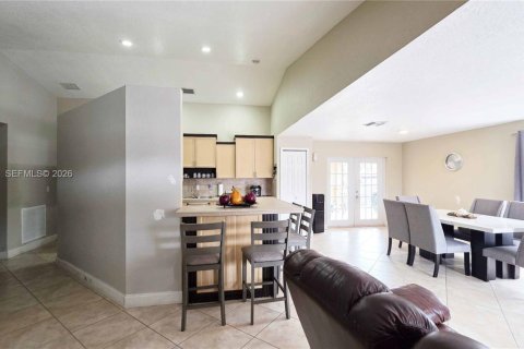 House in Clewiston, Florida 4 bedrooms, 145.48 sq.m. № 1999428 - photo 13