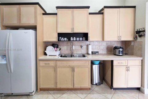 House in Clewiston, Florida 4 bedrooms, 145.48 sq.m. № 1999428 - photo 17