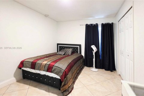 House in Clewiston, Florida 4 bedrooms, 145.48 sq.m. № 1999428 - photo 22