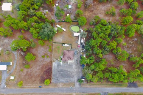 House in Clewiston, Florida 4 bedrooms, 145.48 sq.m. № 1999428 - photo 28