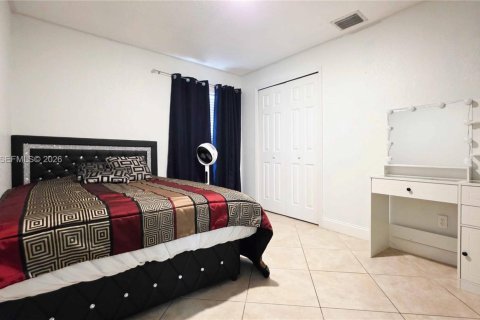 House in Clewiston, Florida 4 bedrooms, 145.48 sq.m. № 1999428 - photo 23