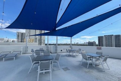 Condominio en alquiler en Hollywood, Florida, 2 dormitorios, 96.25 m2 № 2085827 - foto 16