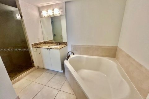 Condominio en alquiler en Hollywood, Florida, 2 dormitorios, 96.25 m2 № 2085827 - foto 13