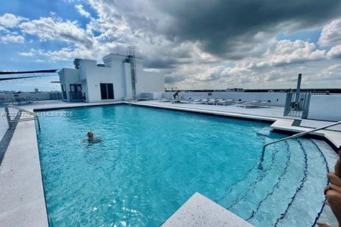 Condominio en alquiler en Hollywood, Florida, 2 dormitorios, 96.25 m2 № 2085827 - foto 18