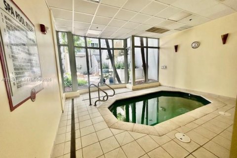 Condominio en alquiler en Hollywood, Florida, 2 dormitorios, 96.25 m2 № 2085827 - foto 15