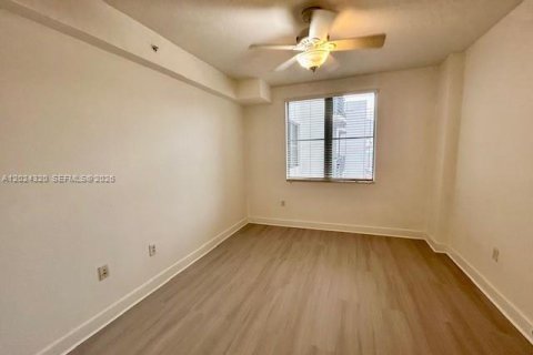 Condominio en alquiler en Hollywood, Florida, 2 dormitorios, 96.25 m2 № 2085827 - foto 10