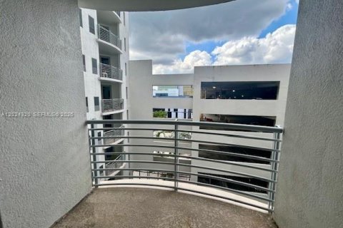 Condominio en alquiler en Hollywood, Florida, 2 dormitorios, 96.25 m2 № 2085827 - foto 14